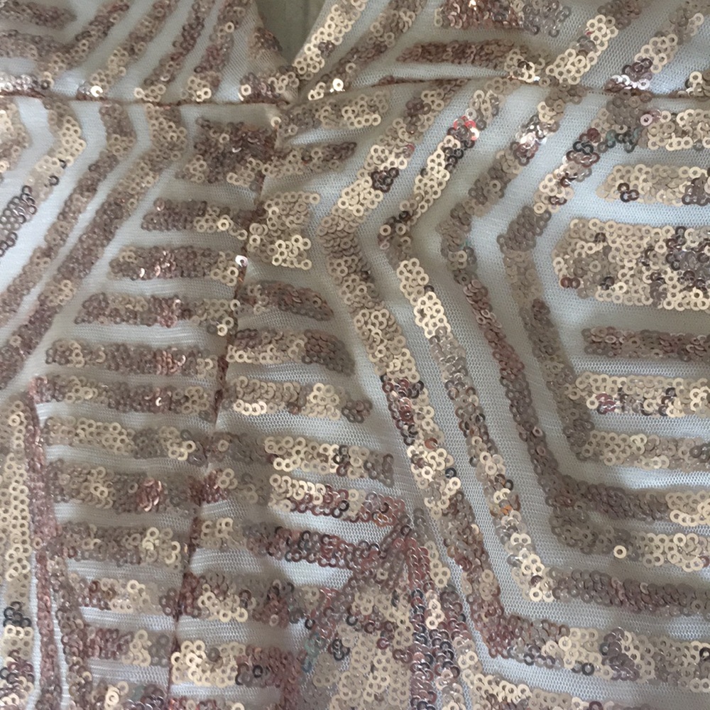 Low-cut Sequined Romper - Picture 2 of 5